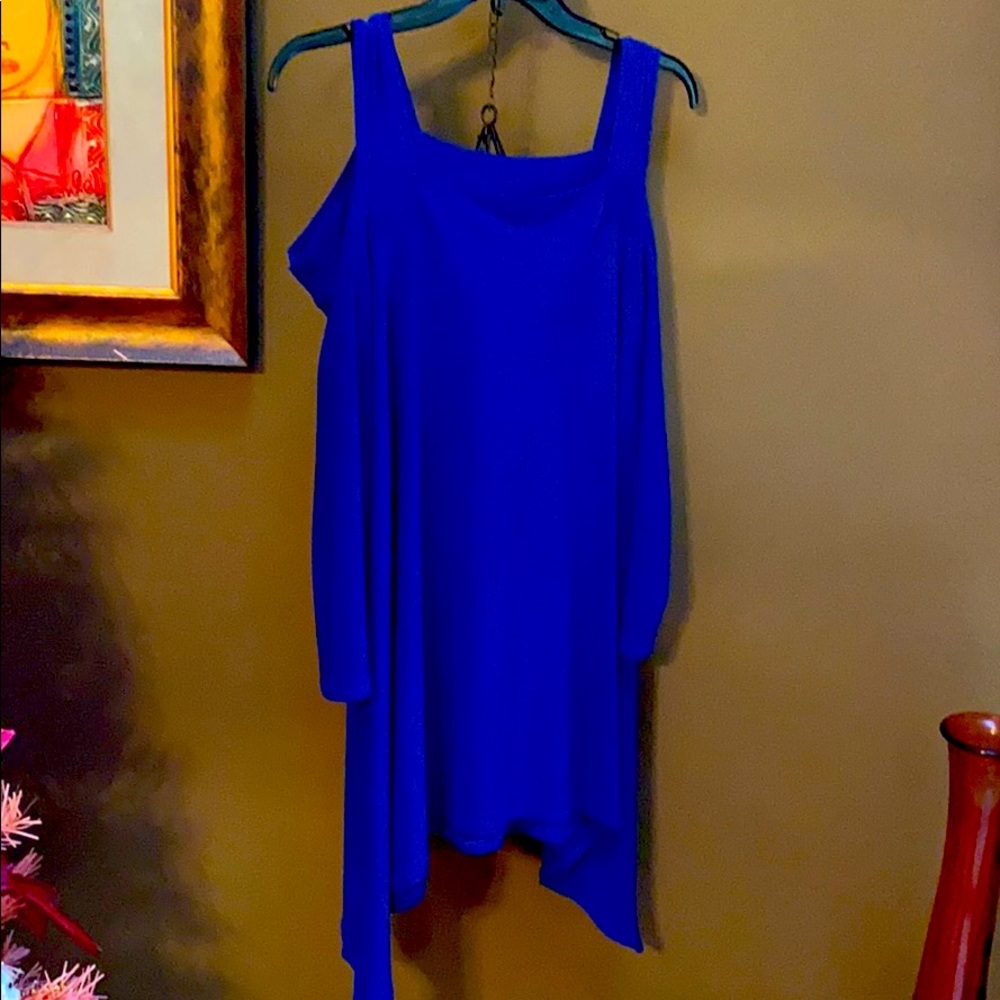 Cold shoulder fishtail tunic
